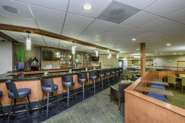 Lobby lounge