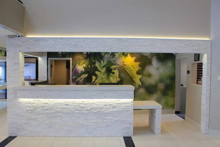 Check-in/check-out kiosk