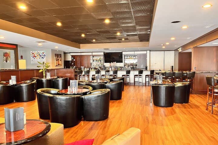 Lounge 50 of 59