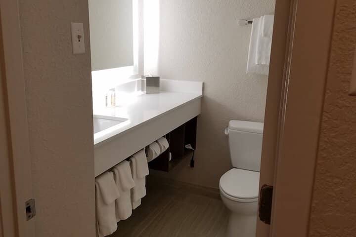 Room 8 of 18