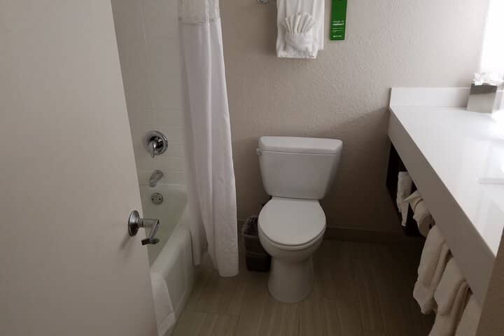 Room 7 of 18
